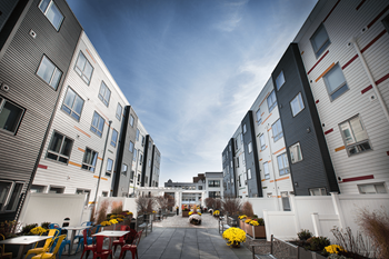 Courtyard/rooftop